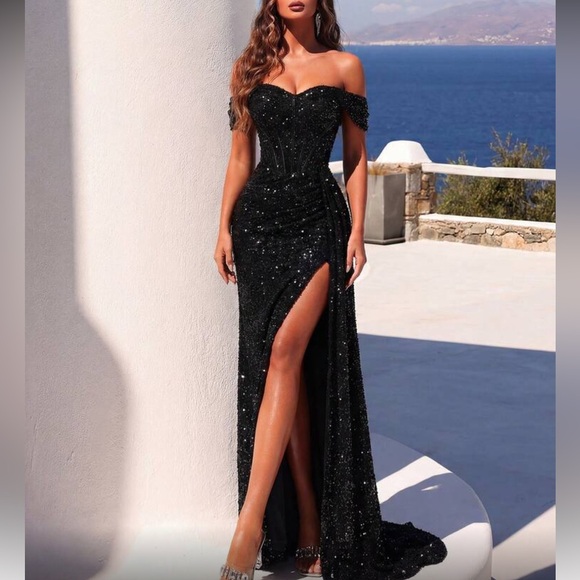 Dresses & Skirts - Luxe red slit thigh formal prom wedding satin dress
